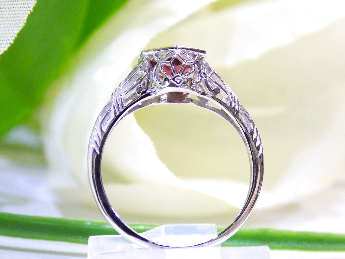 Women's 1.00ct Filigree Style Natural Round Garnet Solitaire in 10K White Gold - Victorian Look