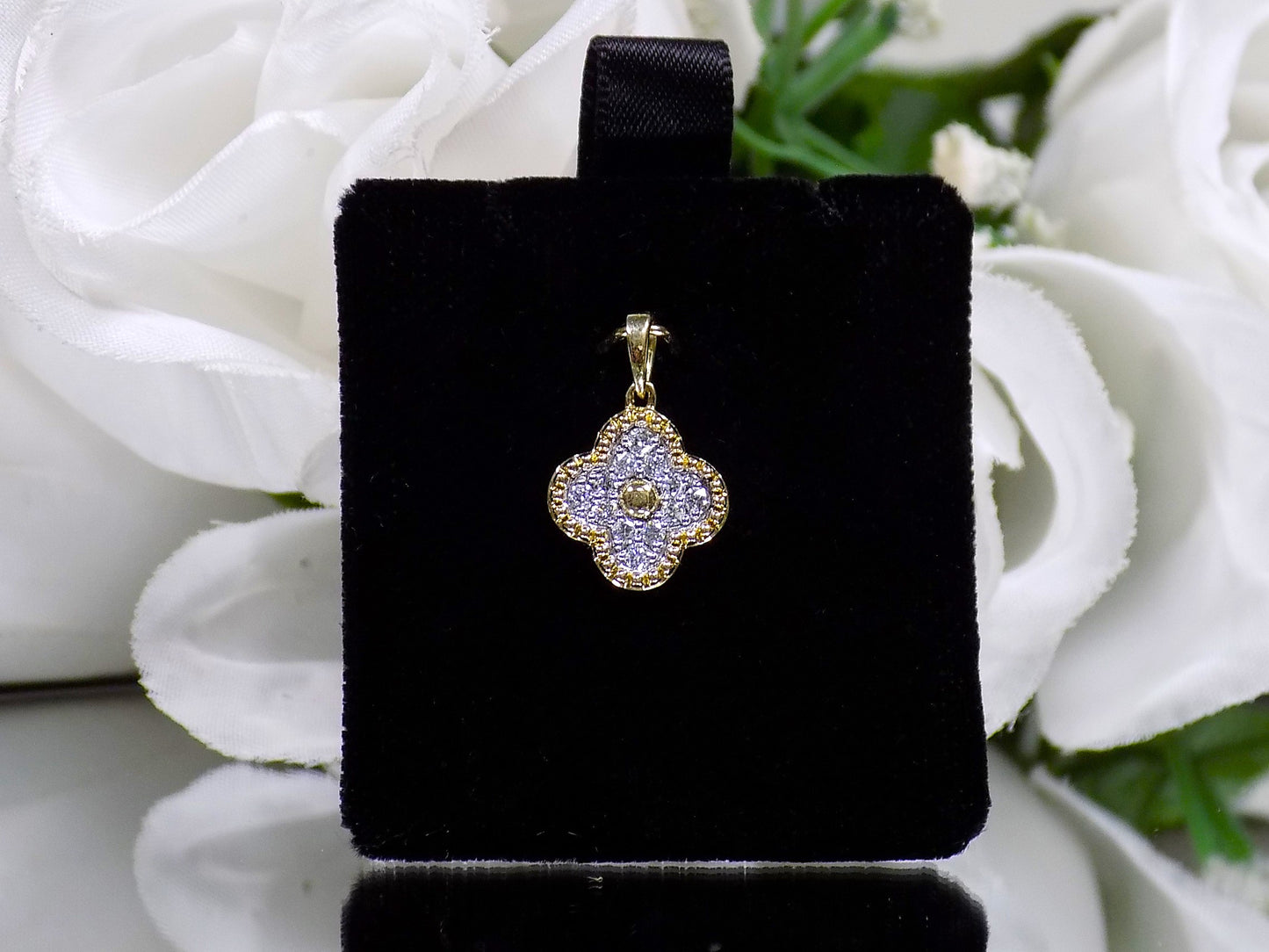 Women's .20ct Total Weight Van Cleef Style Clover Natural Diamond Pendant in 10K White or Yellow Gold (your choice)