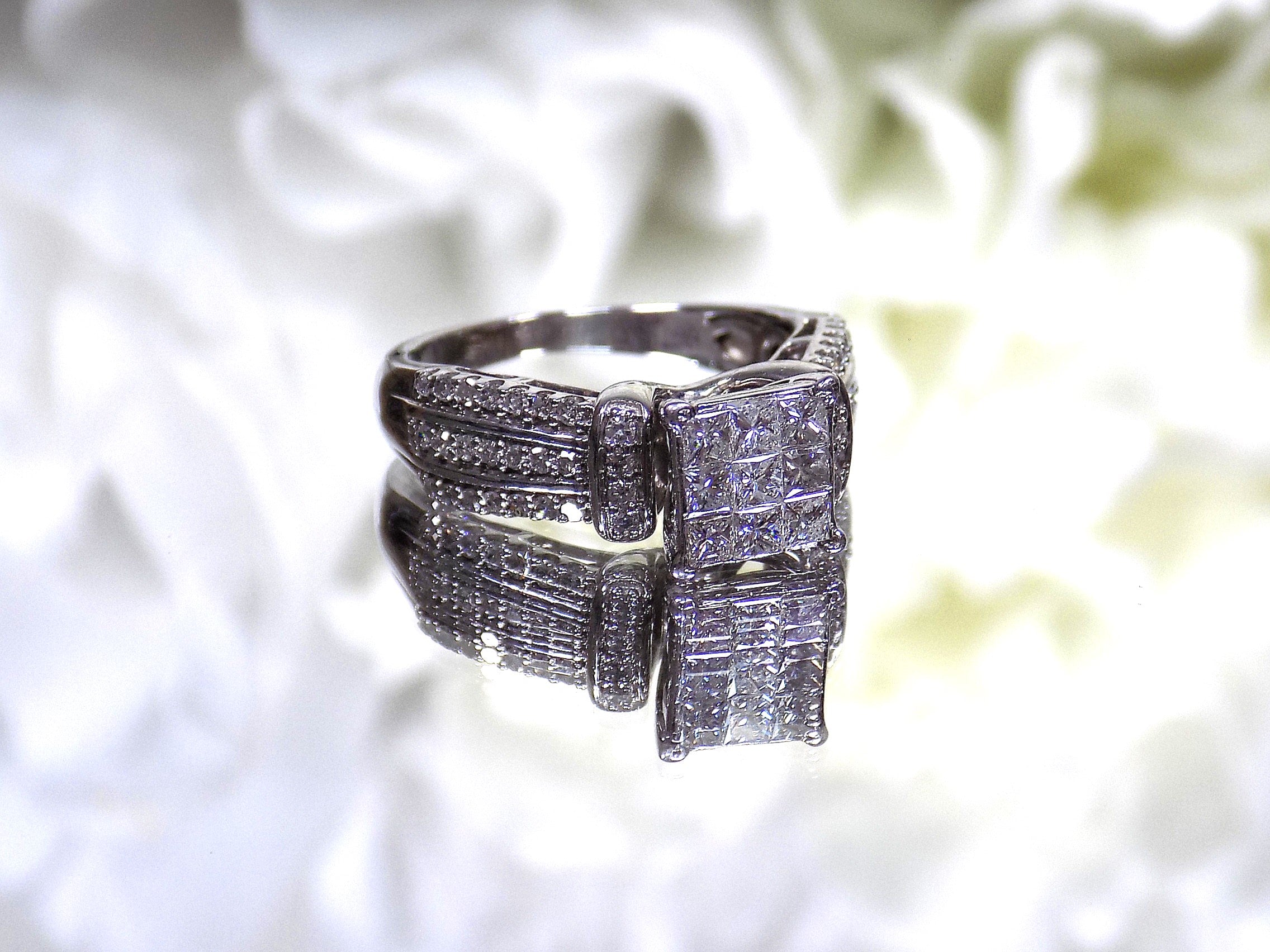 ESTATE 1ct TW Invisible Set Natural Princess Cut & Round Diamonds in 10K White Gold