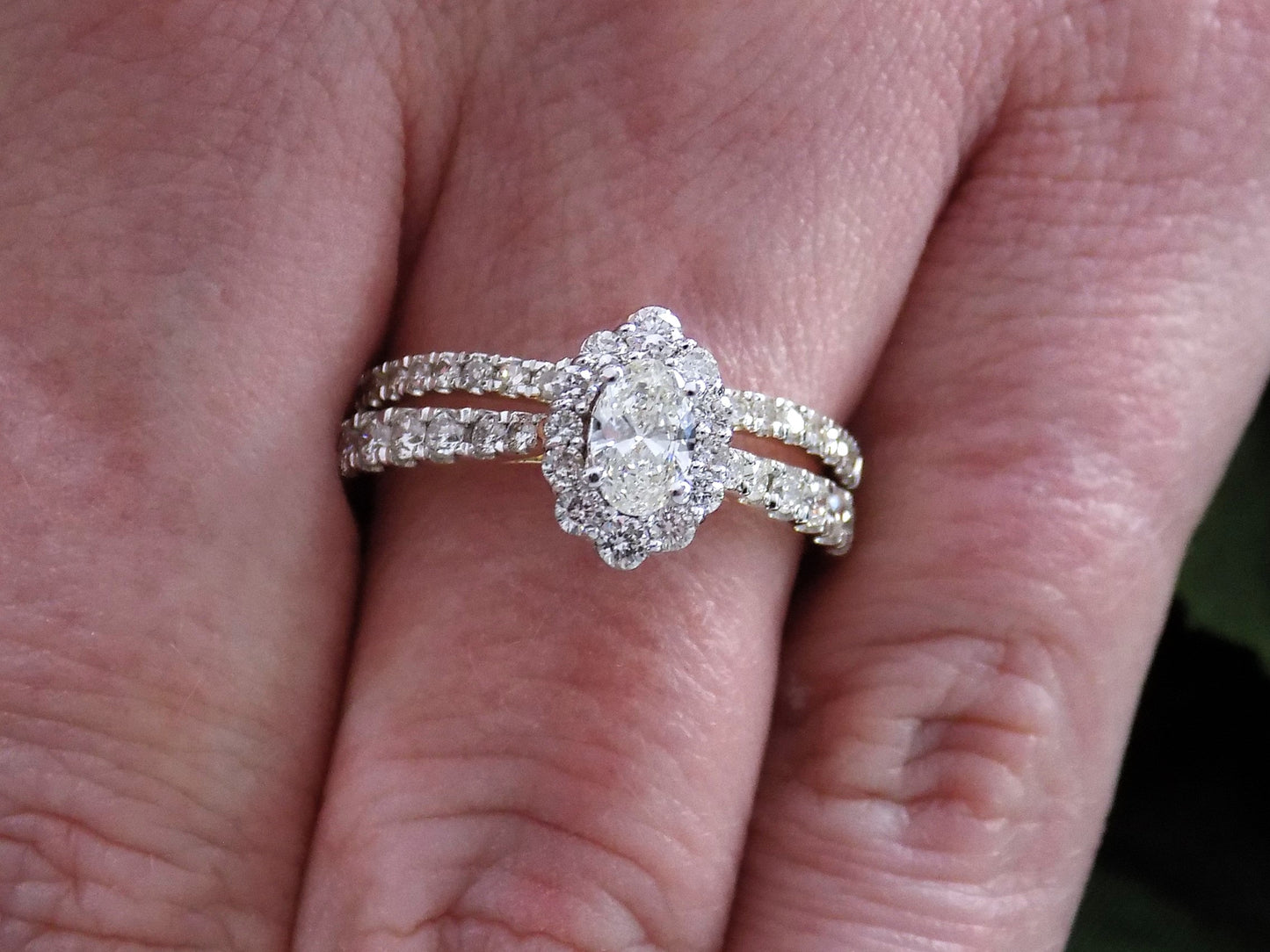 Women's 1ct TW 2-Piece Halo Style Natural Oval Diamond Wedding Set - Engagement Ring plus Matching Band in 14K Yellow Gold