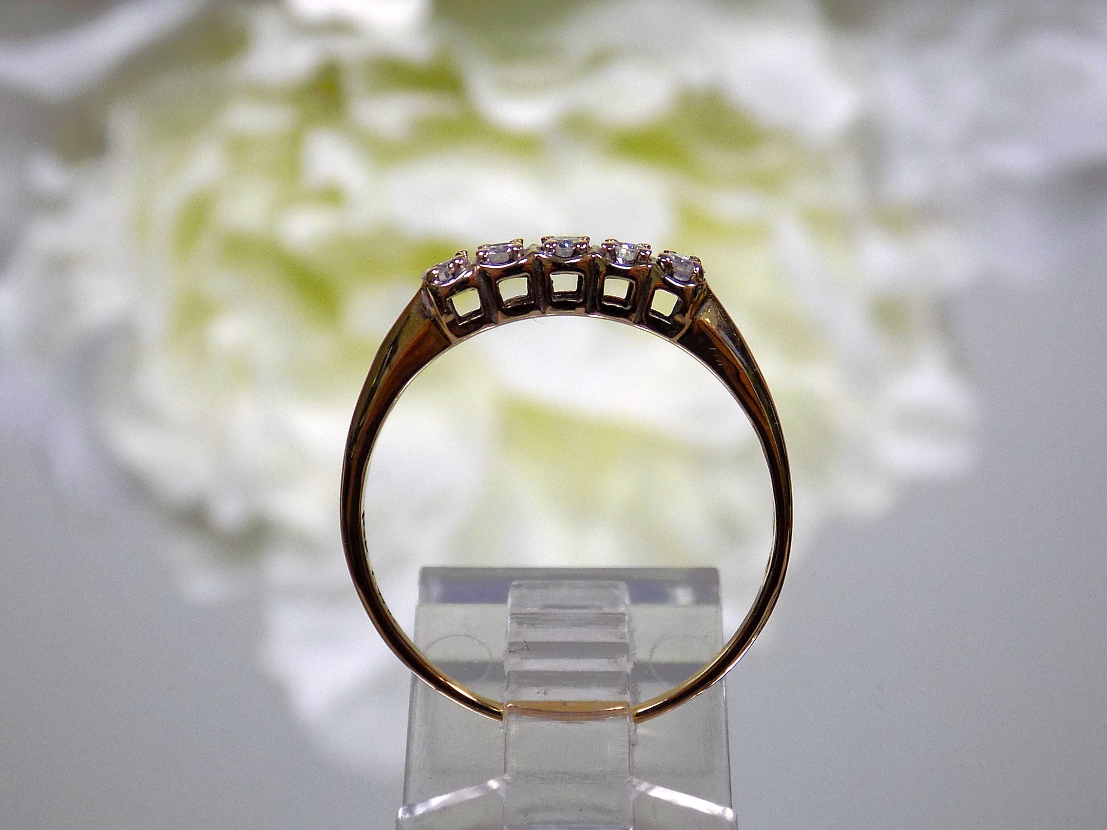 ESTATE Women's .15ct 5-Stone Round Diamond Band in 10K Yellow Gold