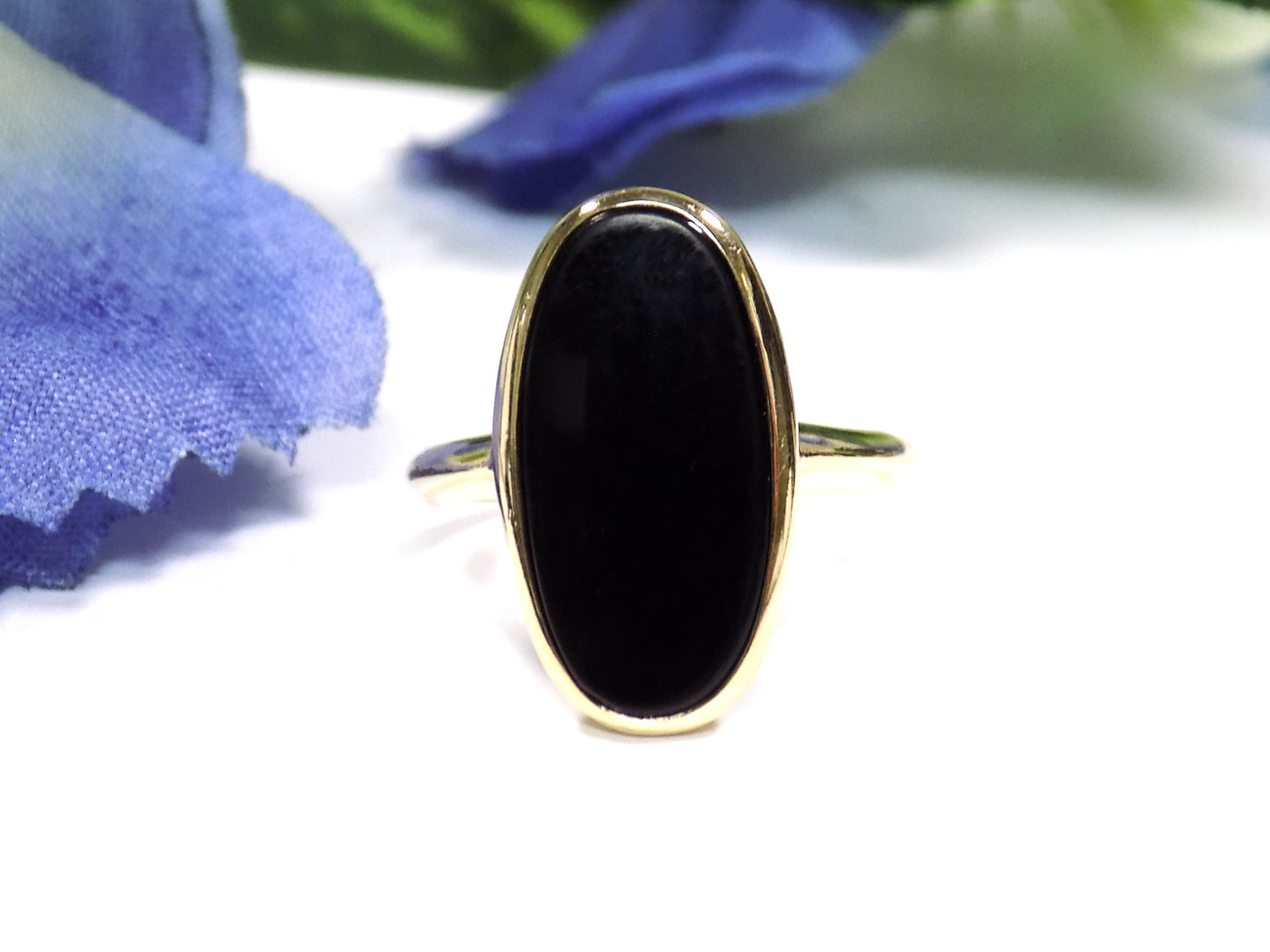 Vintage Oval Shape Black Onyx Ring Bezel Set in 10K Yellow Gold - Nearly New Condition