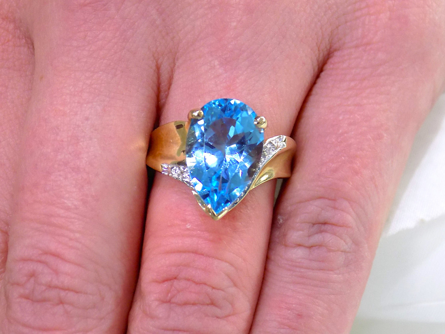 7ct TW Estate Genuine Swiss Blue Pear Shape Topaz Solitaire Ring in 10K Yellow Gold - from our Estate Collection - Like New