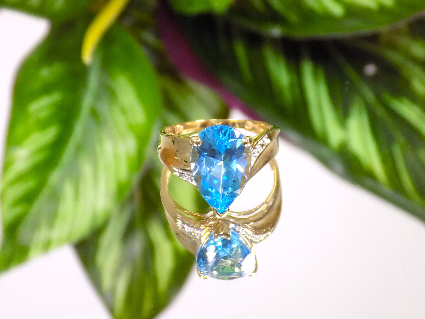 7ct TW Estate Genuine Swiss Blue Pear Shape Topaz Solitaire Ring in 10K Yellow Gold - from our Estate Collection - Like New