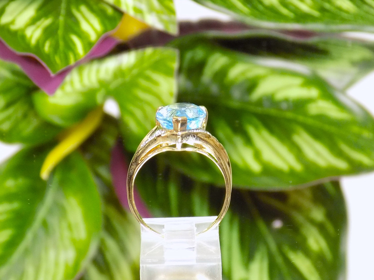 7ct TW Estate Genuine Swiss Blue Pear Shape Topaz Solitaire Ring in 10K Yellow Gold - from our Estate Collection - Like New