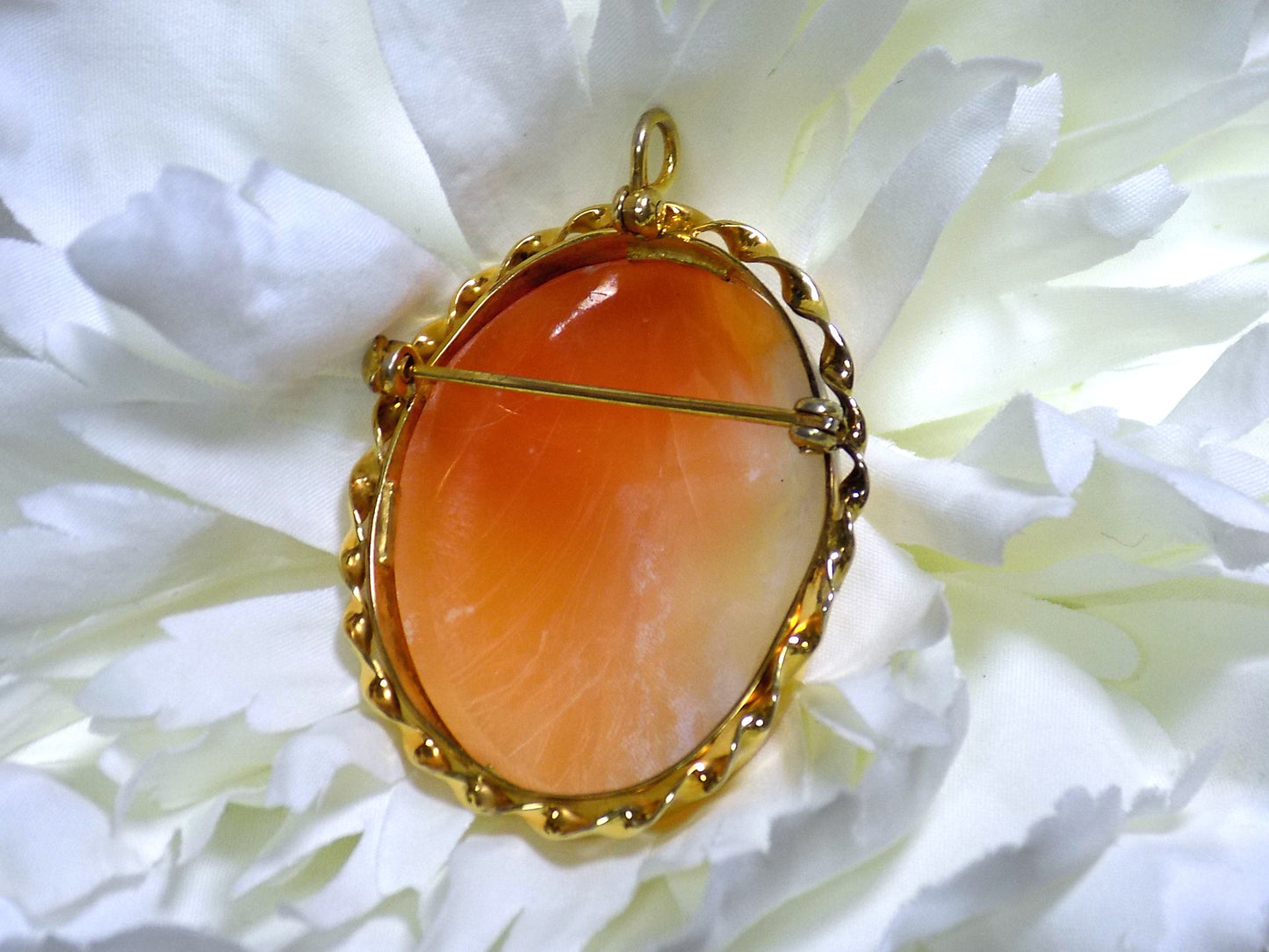 Vintage Women's Large Genuine Cameo Pin / Brooch / Pendant in Solid 14K Yellow Gold