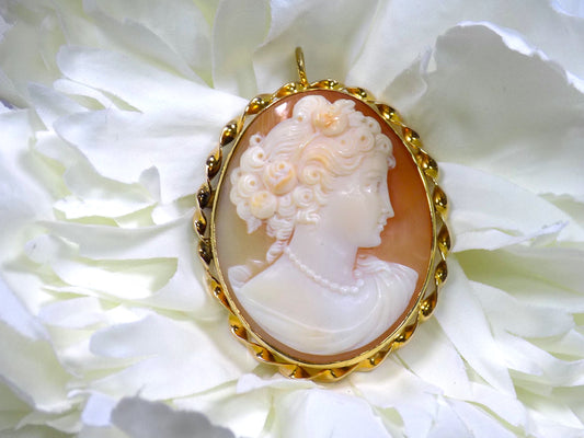 Vintage Women's Large Genuine Cameo Pin / Brooch / Pendant in Solid 14K Yellow Gold