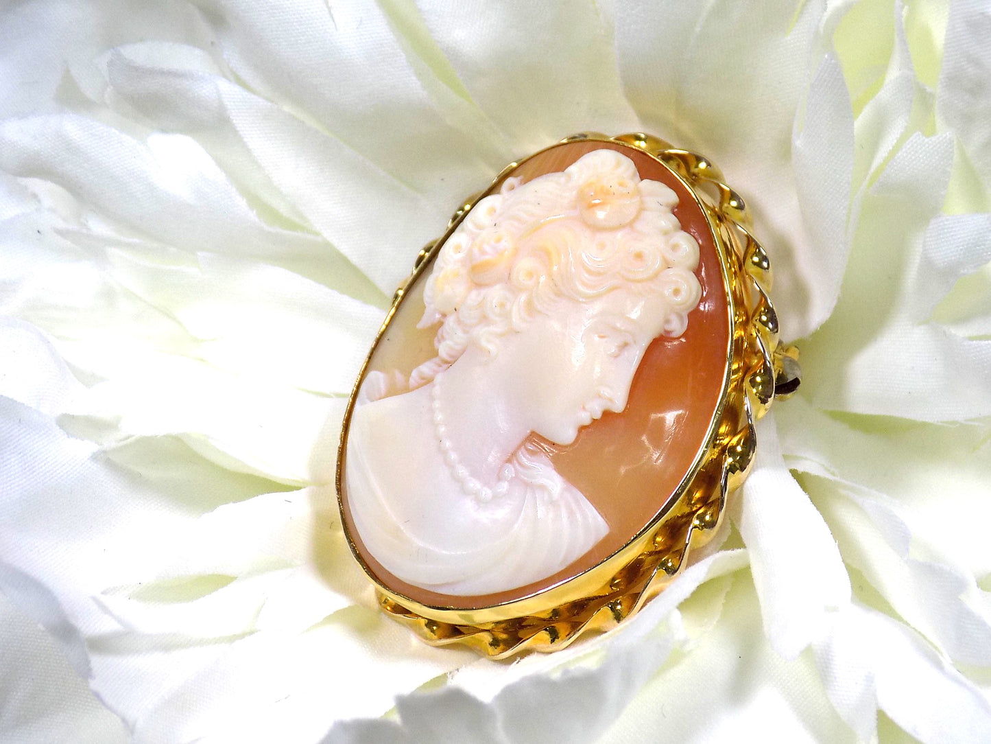 Vintage Women's Large Genuine Cameo Pin / Brooch / Pendant in Solid 14K Yellow Gold