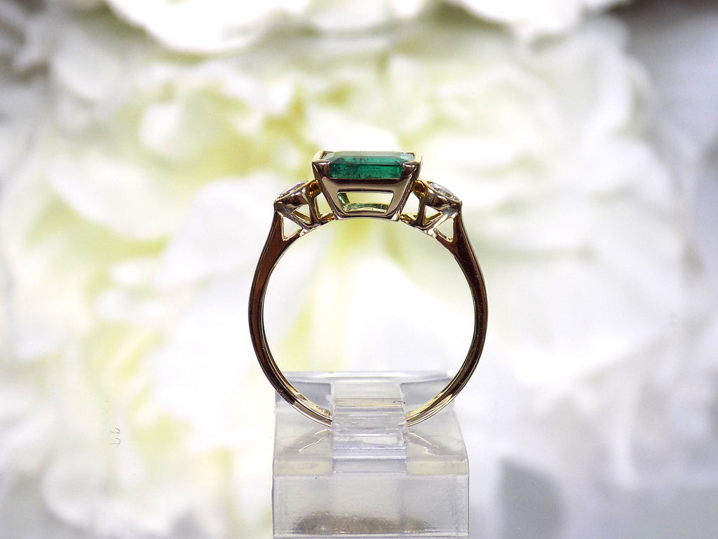 Women's 1.62ct TW Genuine Green Emerald East-West Set w/ Bezel Set Natural Round Diamond on Either Side in 14K Yellow Gold