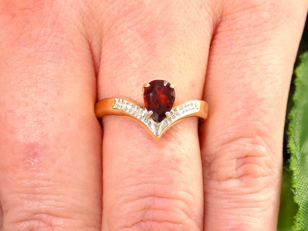 ESTATE Women's .82ct TW Natural Garnet & Diamond Ring in Solid 10K Yellow Gold