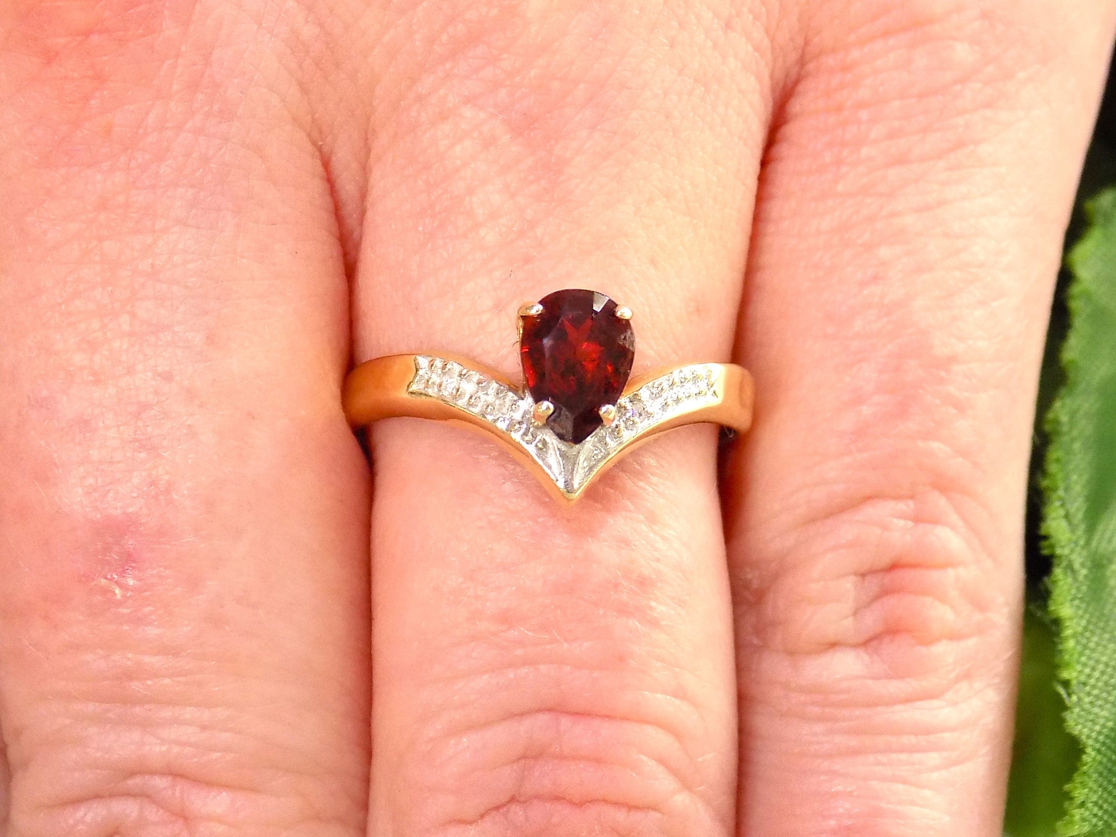 ESTATE Women's .82ct TW Natural Garnet & Diamond Ring in Solid 10K Yellow Gold