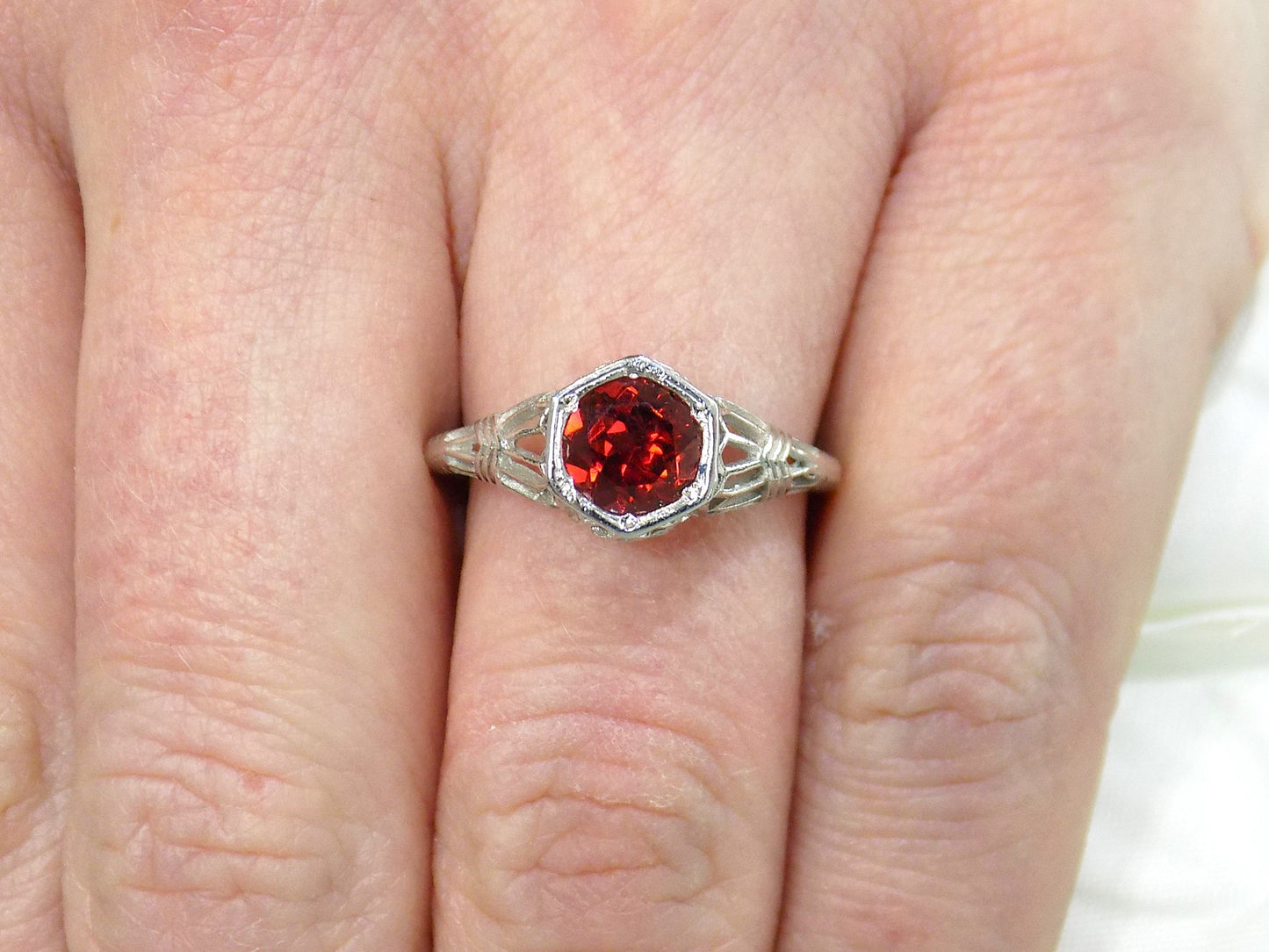 Women's 1.00ct Filigree Style Natural Round Garnet Solitaire in 10K White Gold - Victorian Look