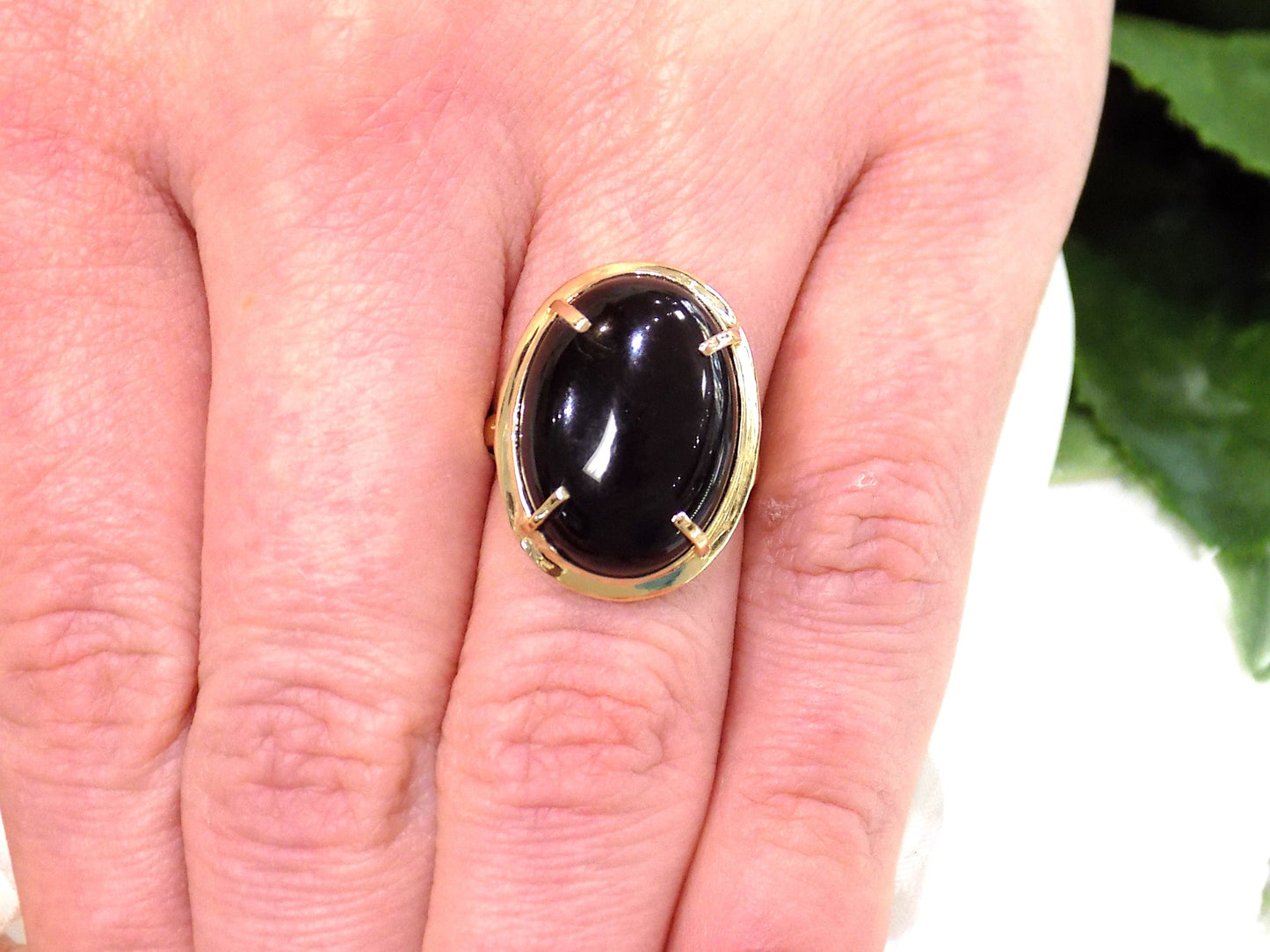 Vintage Cabochon Oval Shape Black Onyx Ring Prong Set in 14K Yellow Gold - Like New Condition