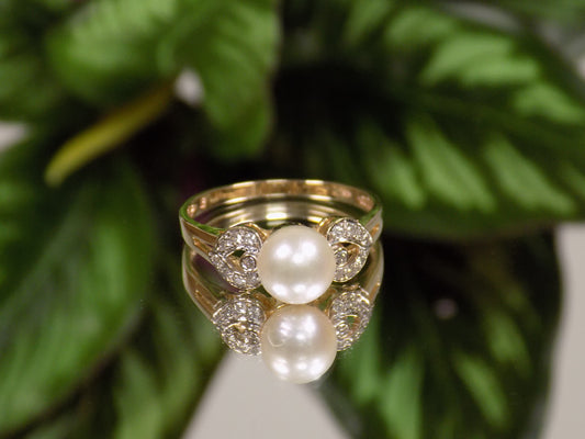 7.5mm Estate Akoya Cultured Pearl & Diamond Ring in 14K Yellow Gold from our Estate Collection - Like New!