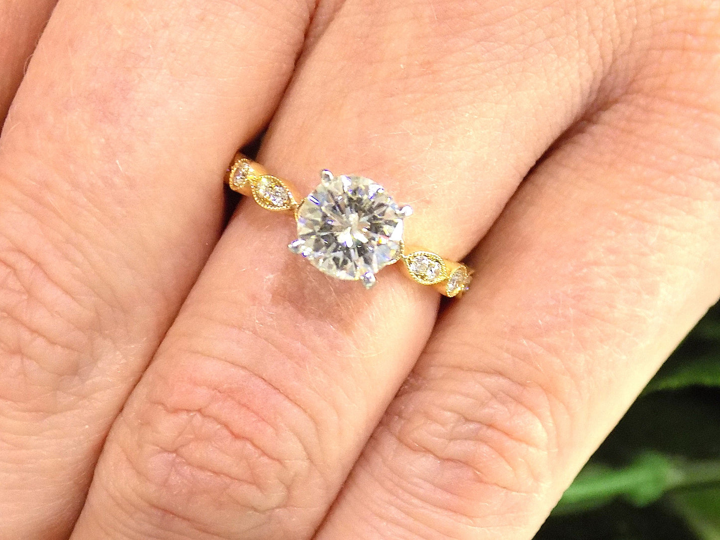 1.32ct TW Natural Round Brilliant Diamond Engagement Ring with a 1.10ct Round Center in 14K Yellow Gold