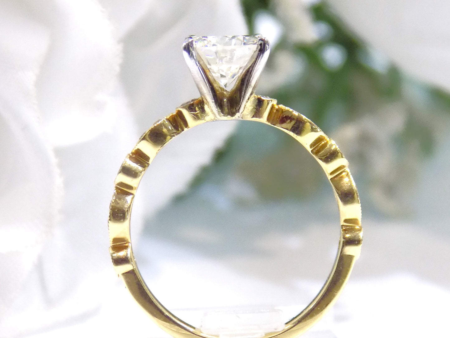 1.32ct TW Natural Round Brilliant Diamond Engagement Ring with a 1.10ct Round Center in 14K Yellow Gold