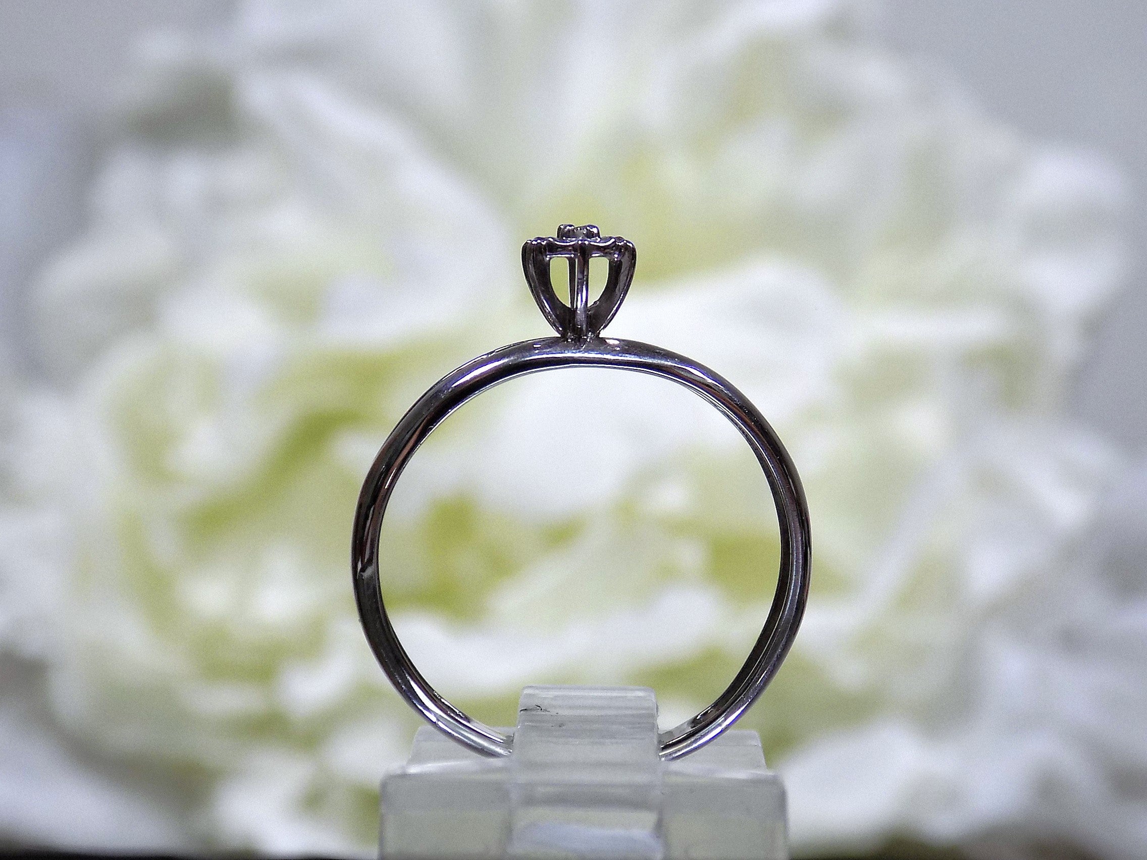 ESTATE Women's Natural Round Diamond Solitaire Engagement or Promise Ring in 10K White Gold