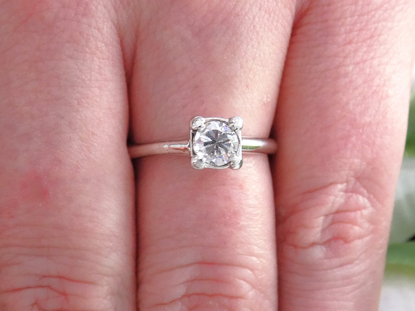 ESTATE Women's .45ct Natural Round Brilliant Diamond Solitaire Engagement Ring or Promise Ring in 14K White Gold