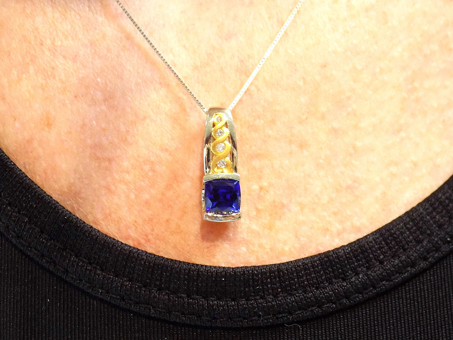 Estate 1.57ct TW Natural Tanzanite & Diamond Pendant or Necklace in 14K/22K 2-Tone White & Yellow Gold - Like New - has ER's & Ring to Match