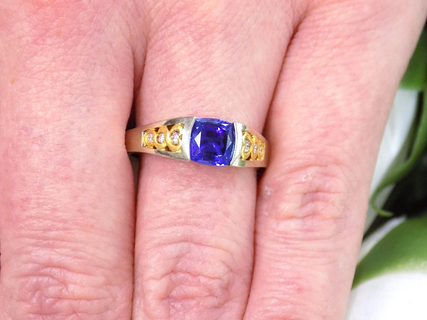 Estate 1.32ct TW Natural Tanzanite & Diamond Ring in 14K/22K 2-Tone White & Yellow Gold - Like New - has ER's & Pendant to Match