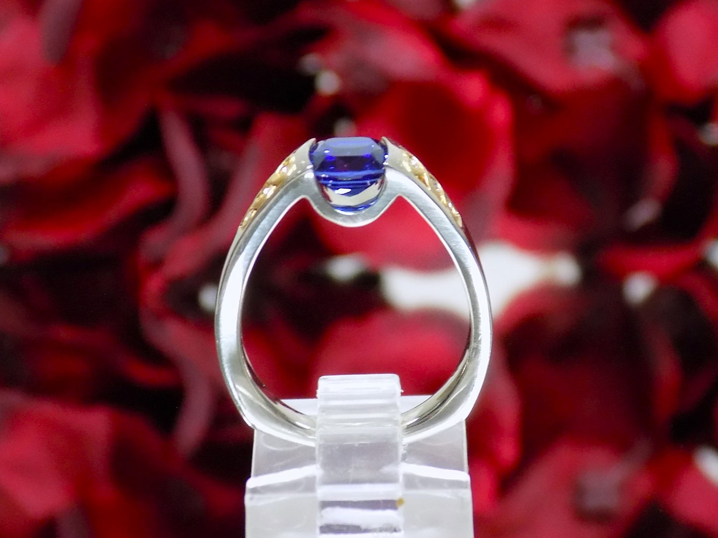 Estate 1.32ct TW Natural Tanzanite & Diamond Ring in 14K/22K 2-Tone White & Yellow Gold - Like New - has ER's & Pendant to Match