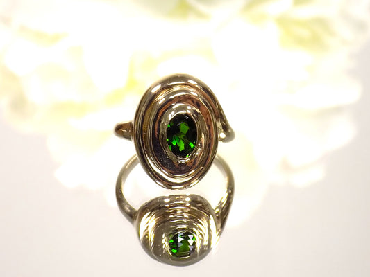 Custom Made Estate .90ct Natural Oval Shape Tsavorite (Green Garnet) Ring in 14K Yellow Gold - Near New Condition