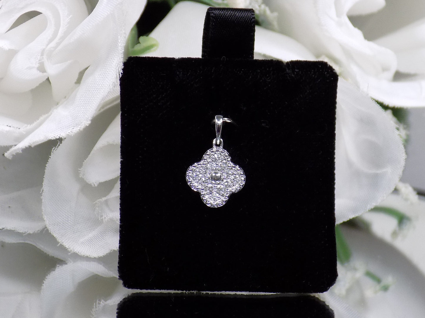 Women's .20ct Total Weight Van Cleef Style Clover Natural Diamond Pendant in 10K White or Yellow Gold (your choice)